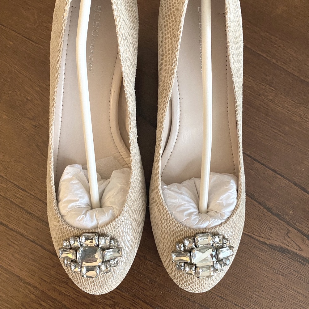 NWT Ladies Nude BCBG Wedge Shoes Size 9